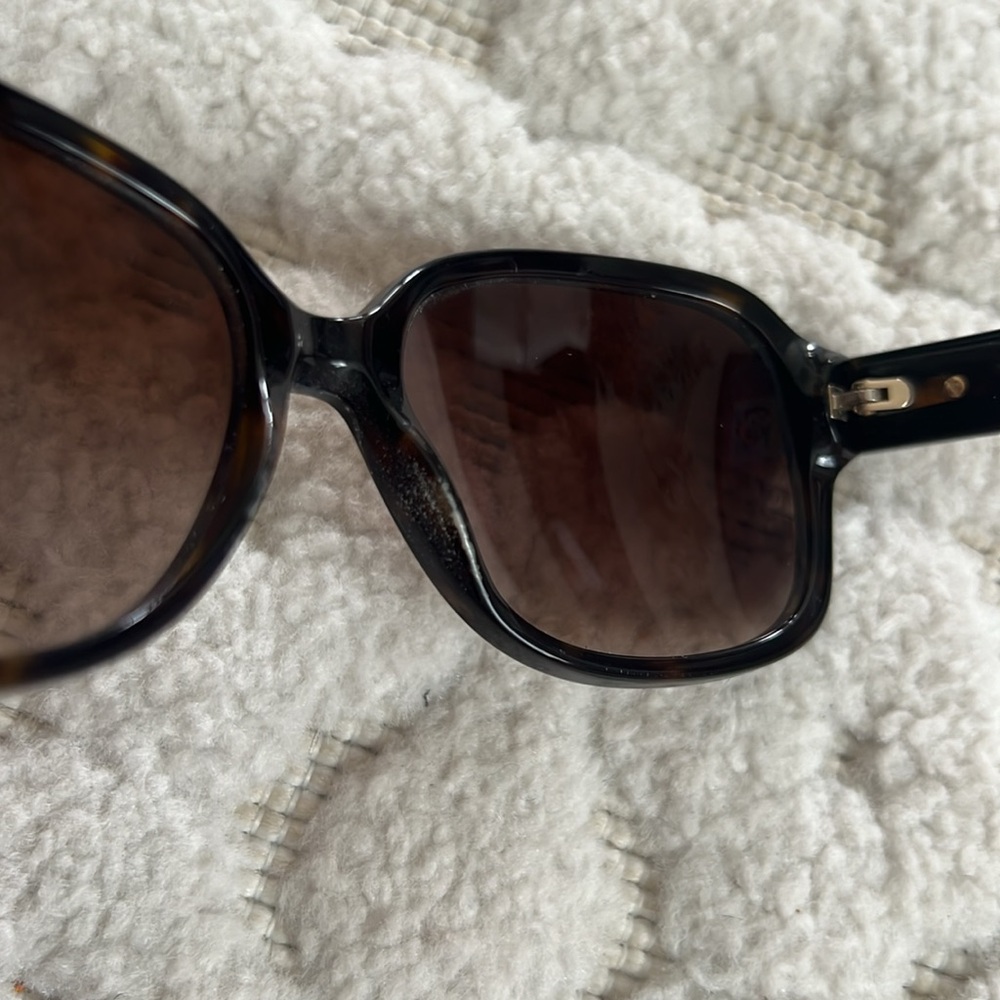 Coach HC8105 Brown / Tortoise Sunglasses ~ CALLOUT - Picture 9 of 11